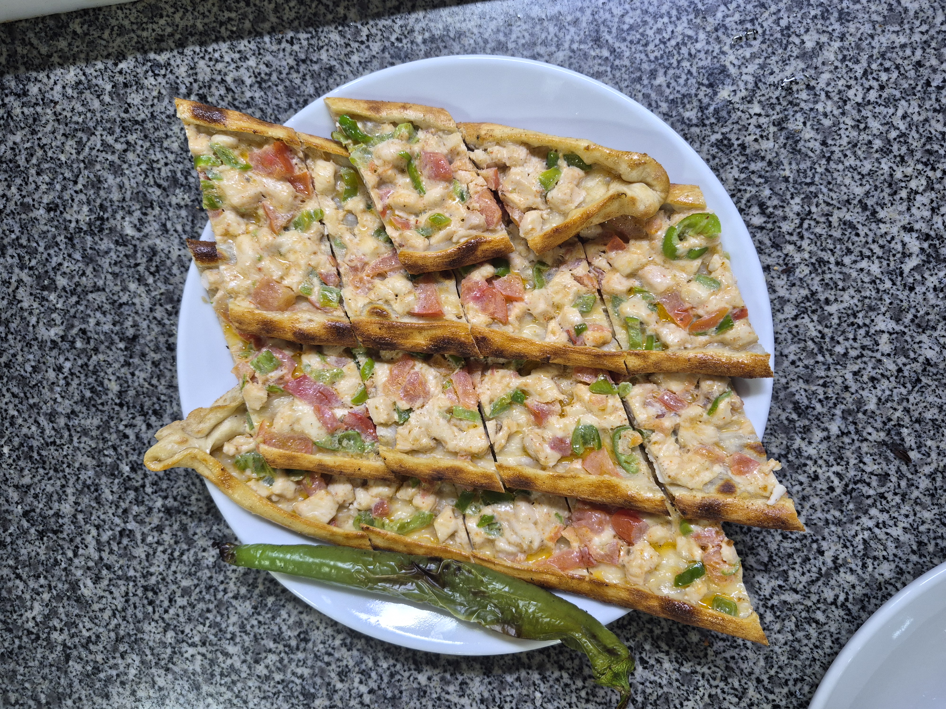 Tavuklu Pide